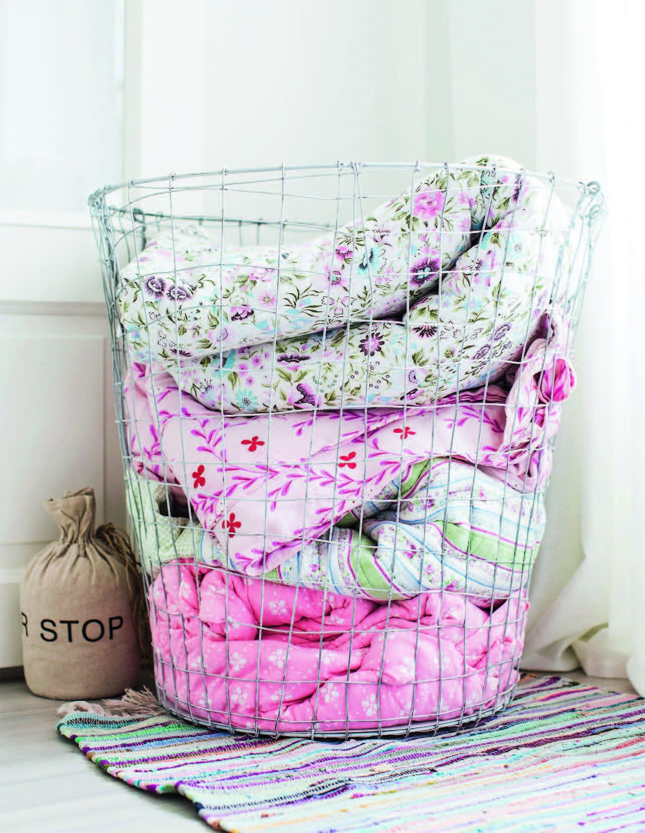 Peittoröykkiöistä on hyvä rakentaa majoja.