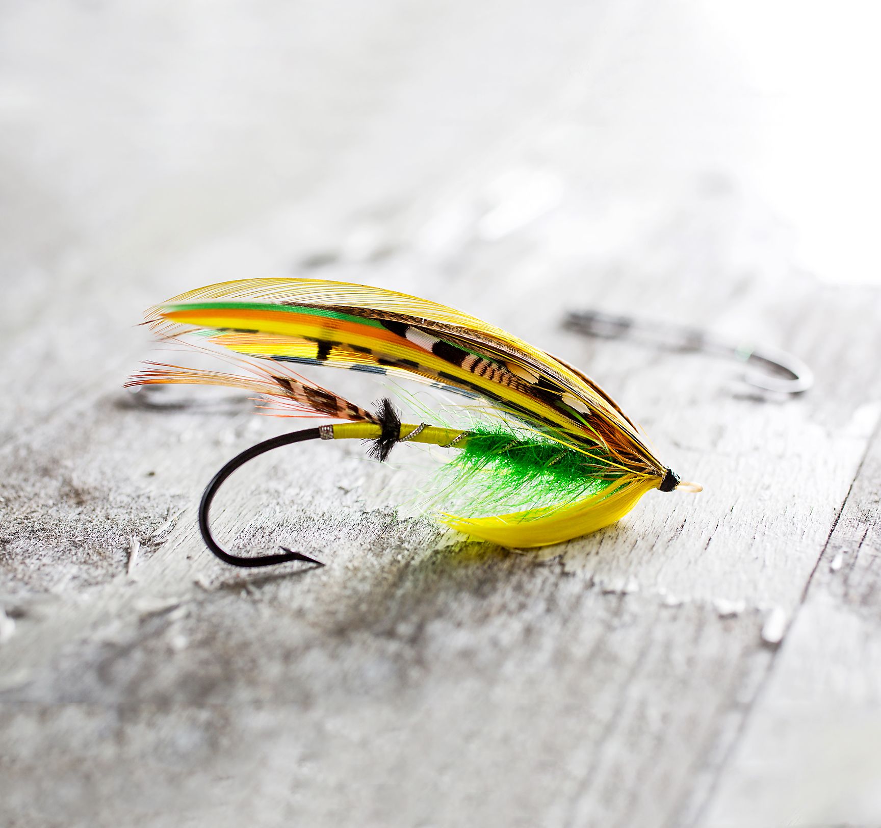 Klassisen lohiperhon sidonta on saavutus, josta Katri on ylpeä. Työ vaatii tunteja.