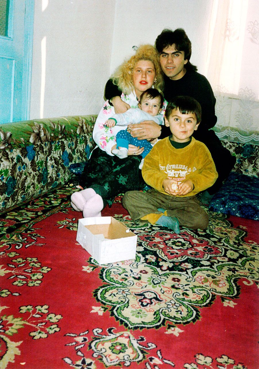 &nbsp;Vuonna 1994 olin onnellisesti yhdessä ensimmäisen rakkauteni, turkkilaisen miehen kanssa. Mukana miehen siskon lapset.