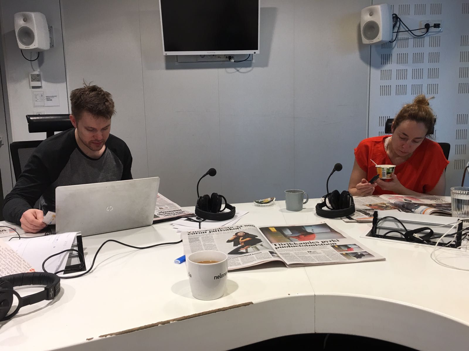 ”Aamulypsyn kollegat Juha Perälä ja Anni Hautala.”