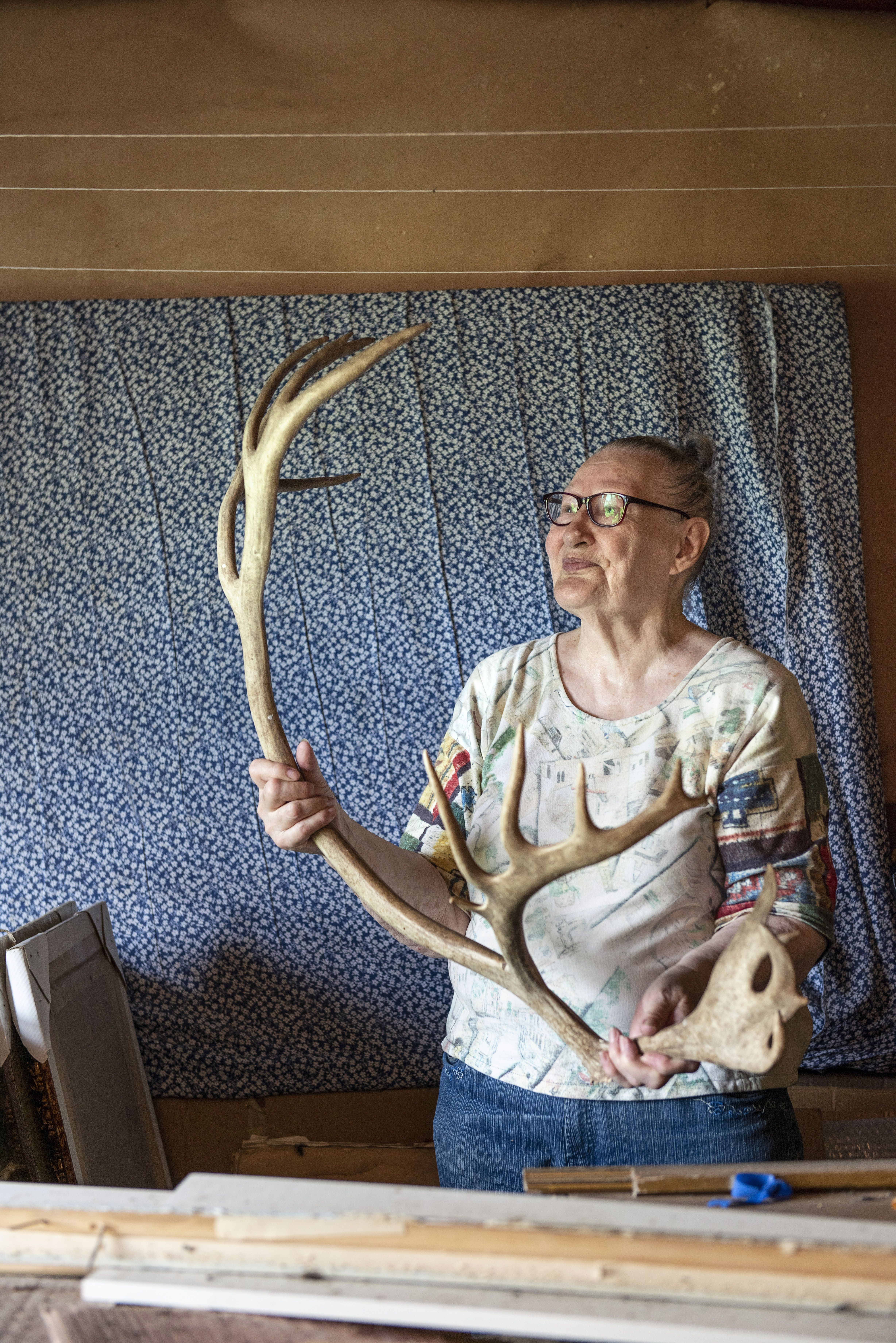 Poronsarvet Anja löysi Sallan metsistä. "Minulla on monta ihanaa muistoa ja salaisuutta, joista en kerro kenellekään."