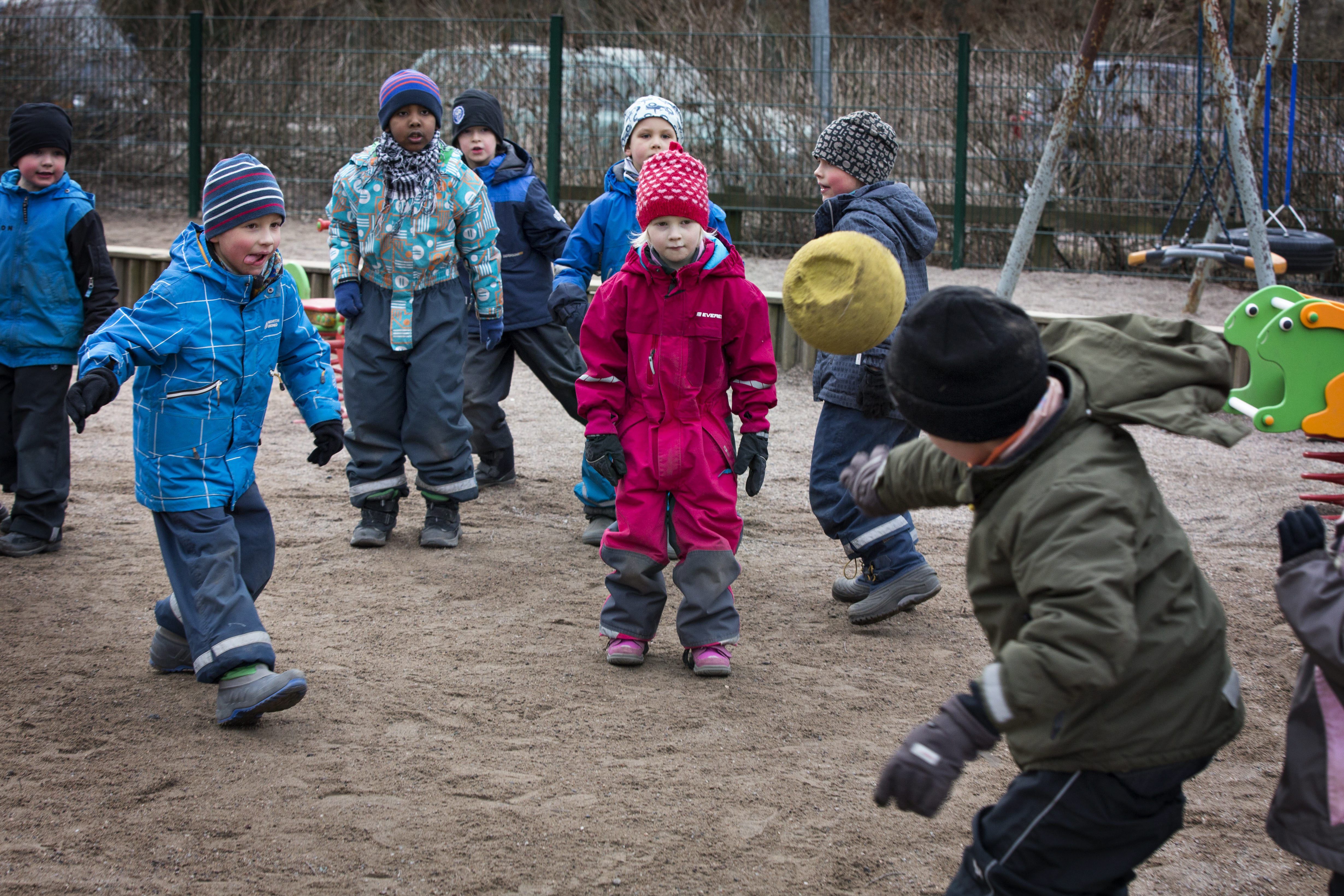 Päiväkodeissa olisi hoitajavajetta ja valmis fanikunta.