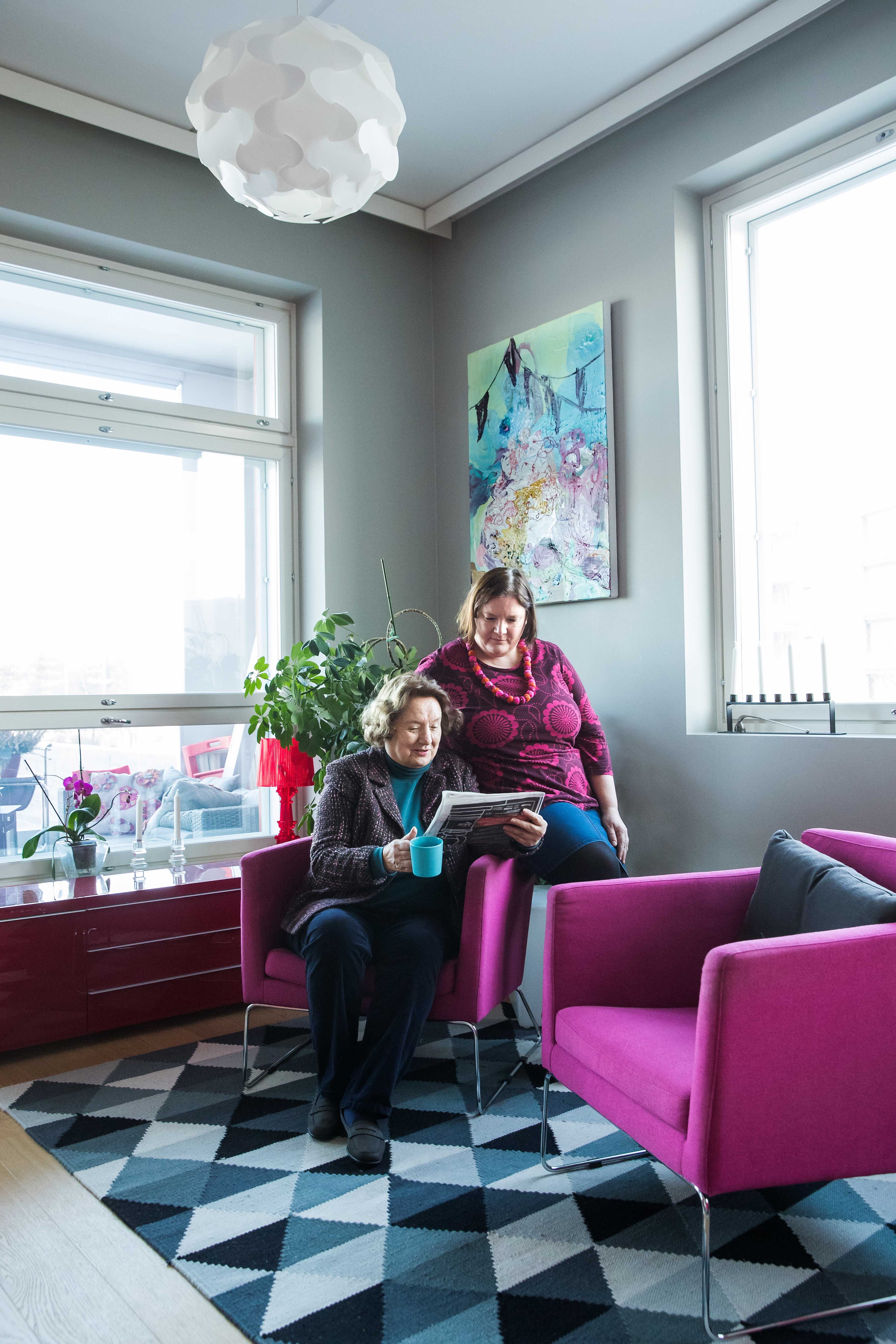 Minerva ja hänen sisaruksensa halusivat Leena-äidin lähelleen asumaan.