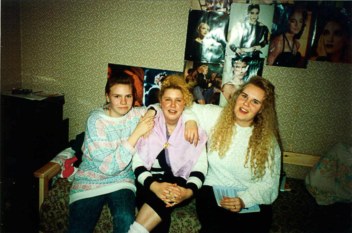 &nbsp;"Perhe ja ystävät ovat minulle kaikki kaikessa. Tässä vietän aikaa Jasmin-siskoni (oik.) ja parhaan ystäväni Susan kanssa."