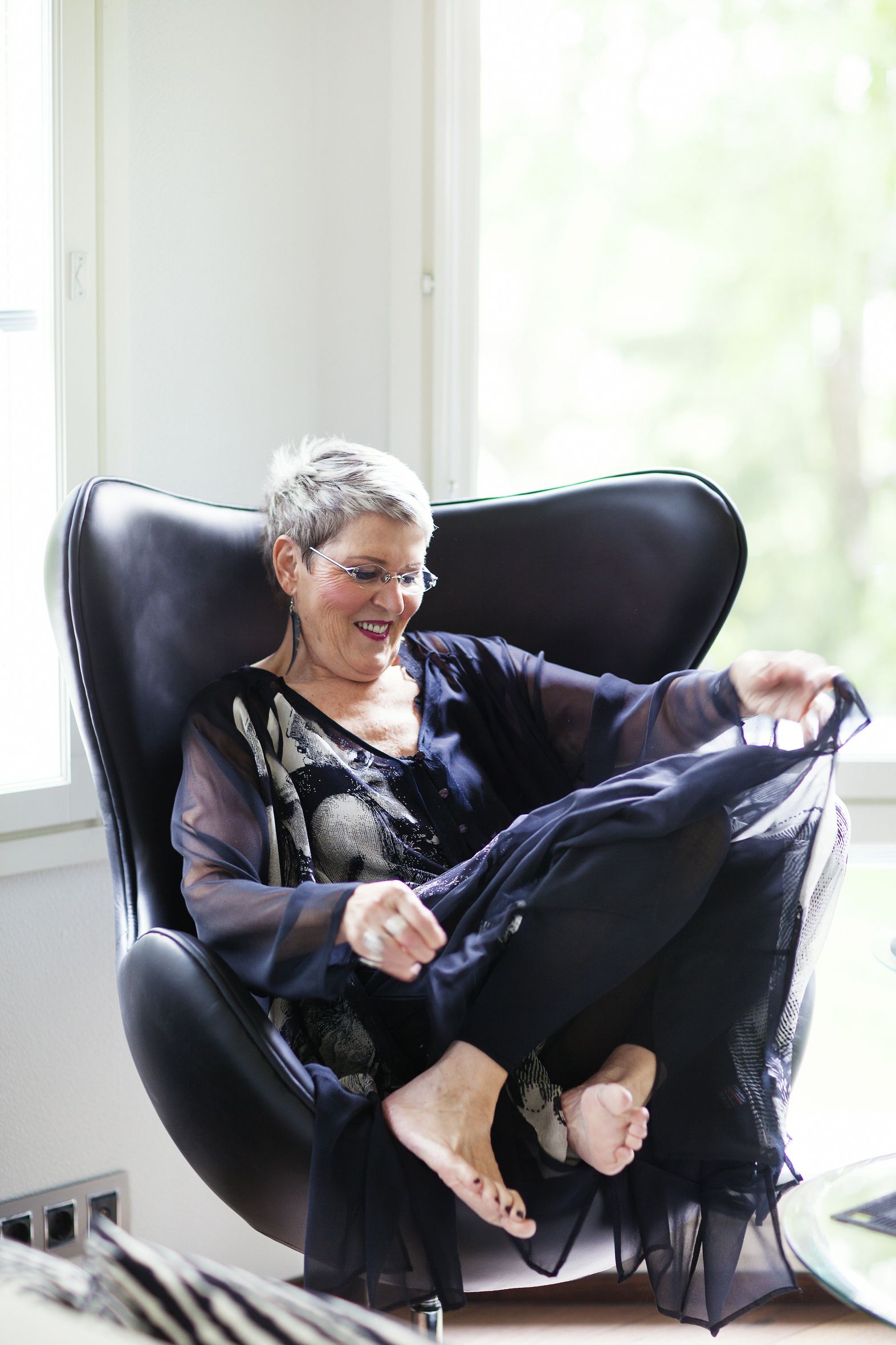 Musta on lempivärini.­ Olen töissä­ niin paljon värien­ kanssa­ tekemisissä, että kodissani­ on oltava yksinkertaista­ ja rauhallista.