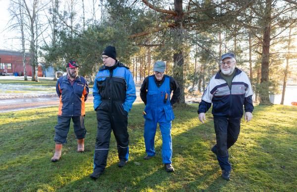Esa Perälä, Jari Rantala, Erkki Terhovaara ja Pauli Koivisto silloin, kun he eivät ole siroja joutsenia. 