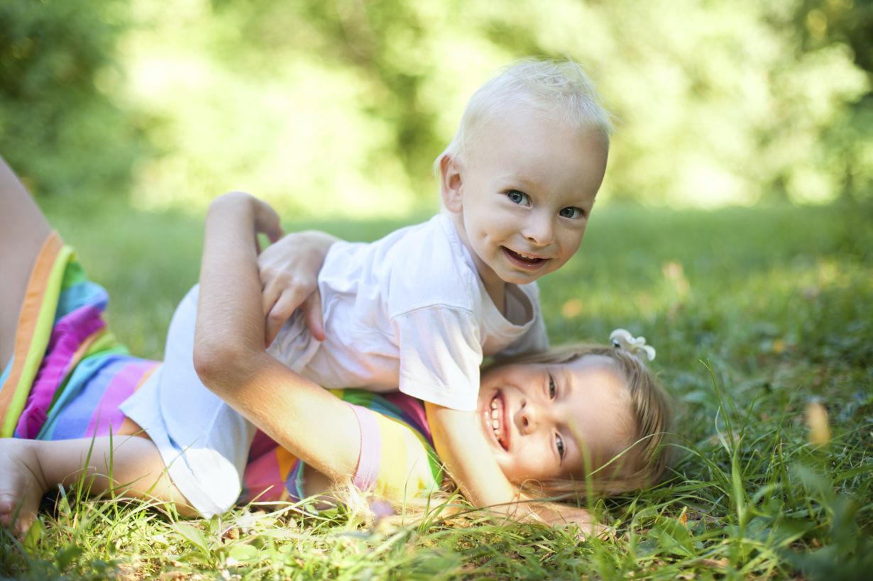 Näin parannat suhdetta siskoon ja veljeen