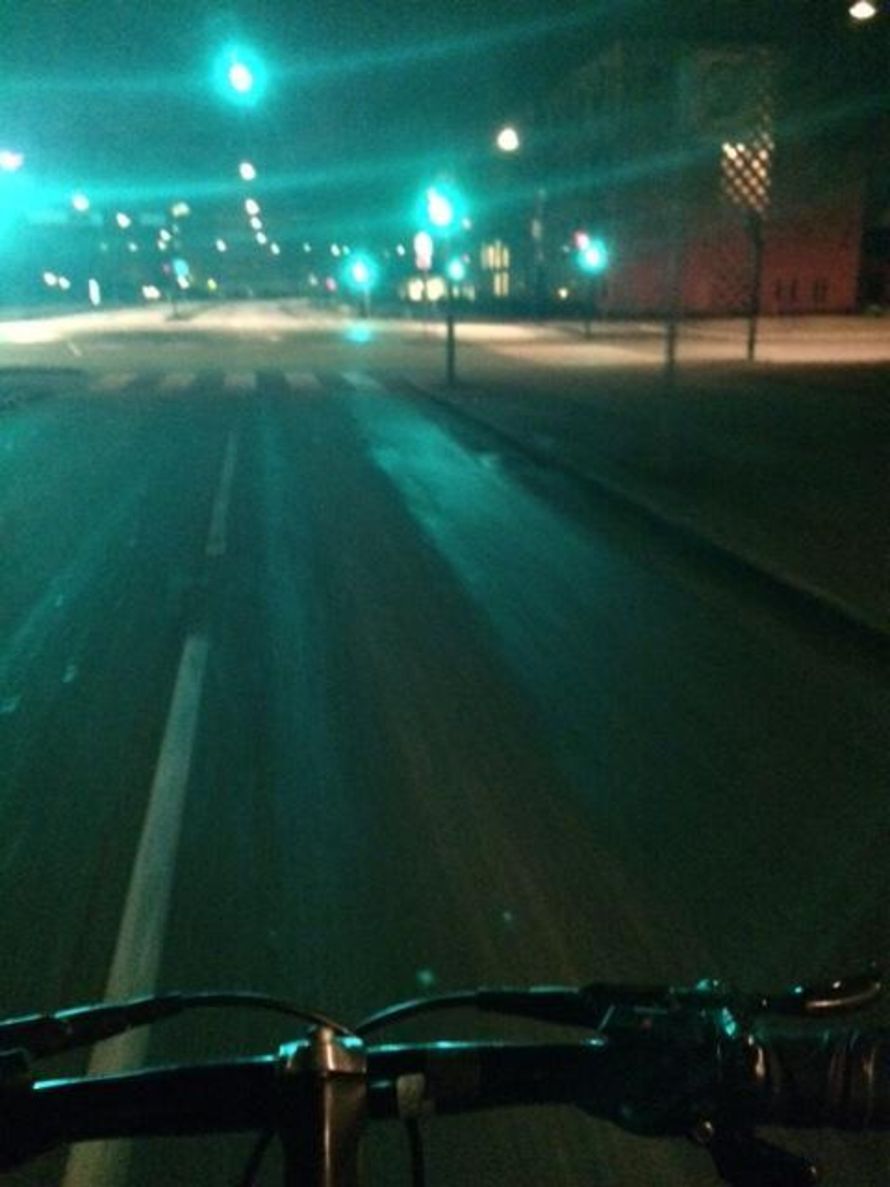 Pyörällä pääsen kätevästi töihin.