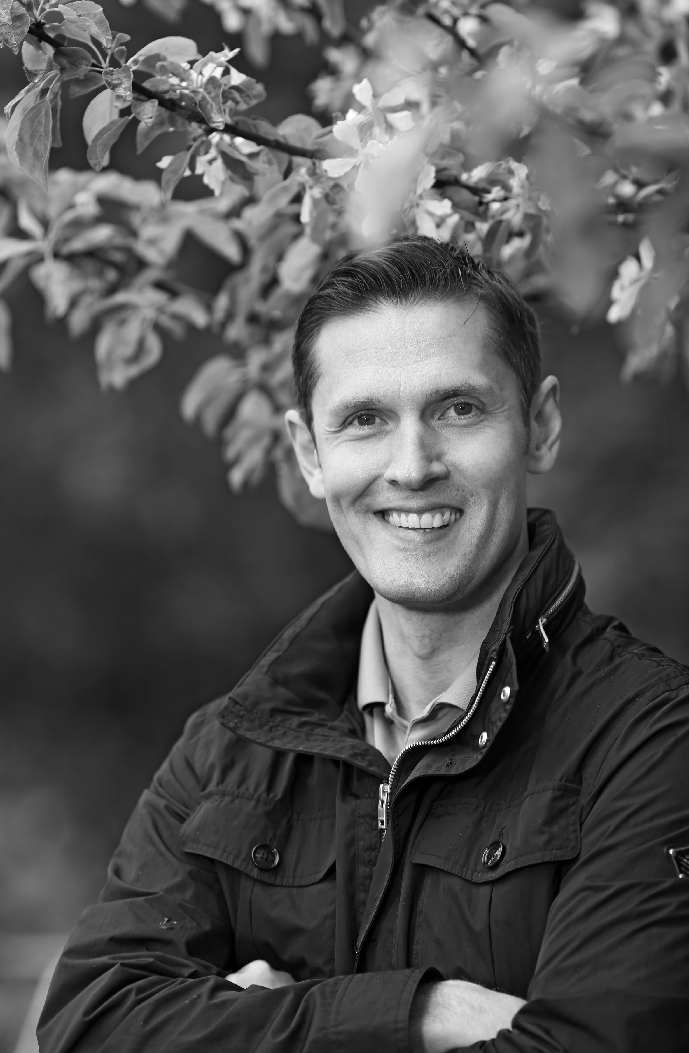 Sinuhe Wallinheimo on 45-vuotias entinen jääkiekkomaalivahti ja nykyinen kokoomuksen kansanedustaja. Sinuhe asuu viikot Helsingissä ja viikonloput Jyväskylässä. Hän on naimisissa liikuntakeskusyrittäjä Kaisa Wallinheimon kanssa, ja pariskunnalla on kolme teini-ikäistä lasta. Nimestään&nbsp;Sinuhe Wallinheimoon nähnyt useita erilaisia variaatioita, kuten Sumuki Wallimuki ja Sinjhi Wellinhimo.