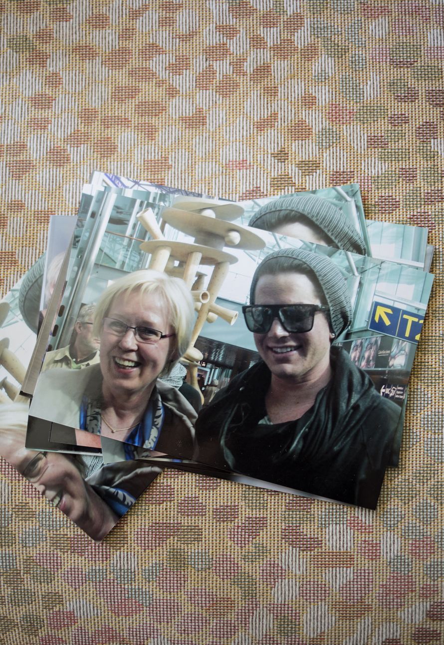 "Tämä yhteiskuva Adamista ja minusta on ensimmäiseltä tapaamiseltamme. Ilmeeni kertoo, miten tohkeissani olin. Kun katson kuvaa, tulee onnellinen ja nostalginen olo."