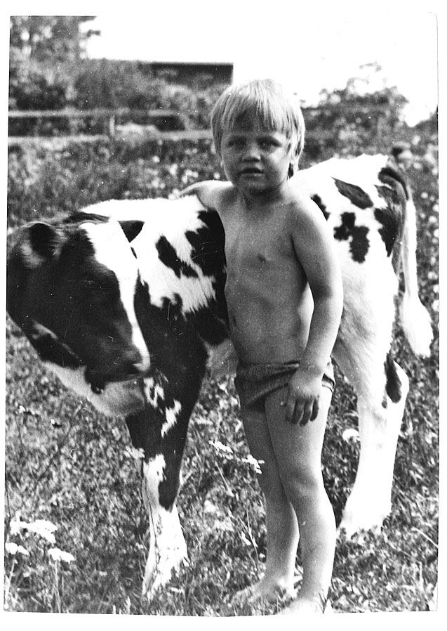 Hoidin jo neljävuotiaana tottunein&nbsp;ottein äidin kotitilan eläimiä Kuopiossa.