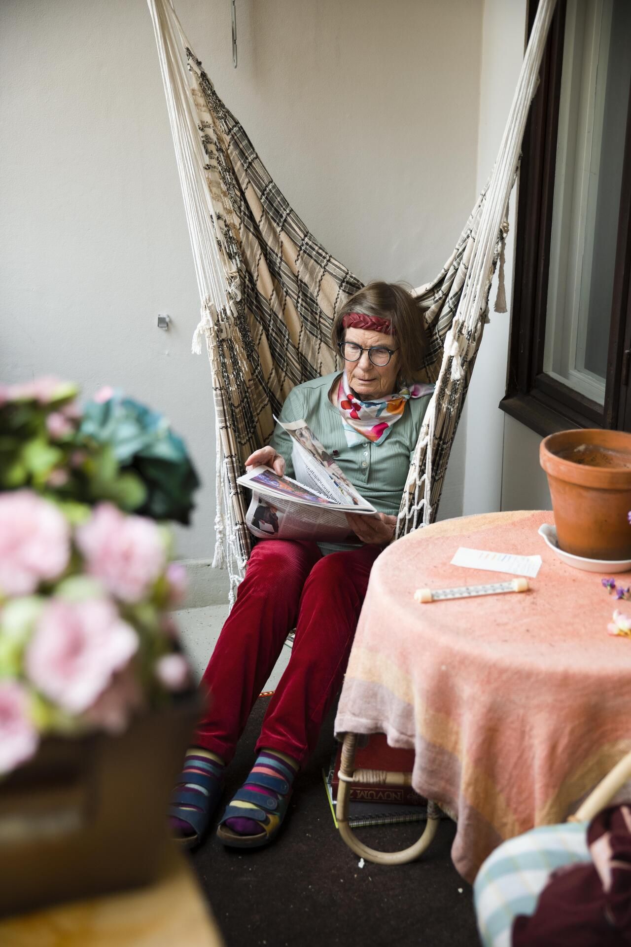 "Eri puolilta maailmaa tulevien ihmisten kanssa työskenteleminen on opettanut minulle suvaitsevaisuutta ja sopeutumiskykyä", Leena sanoo.