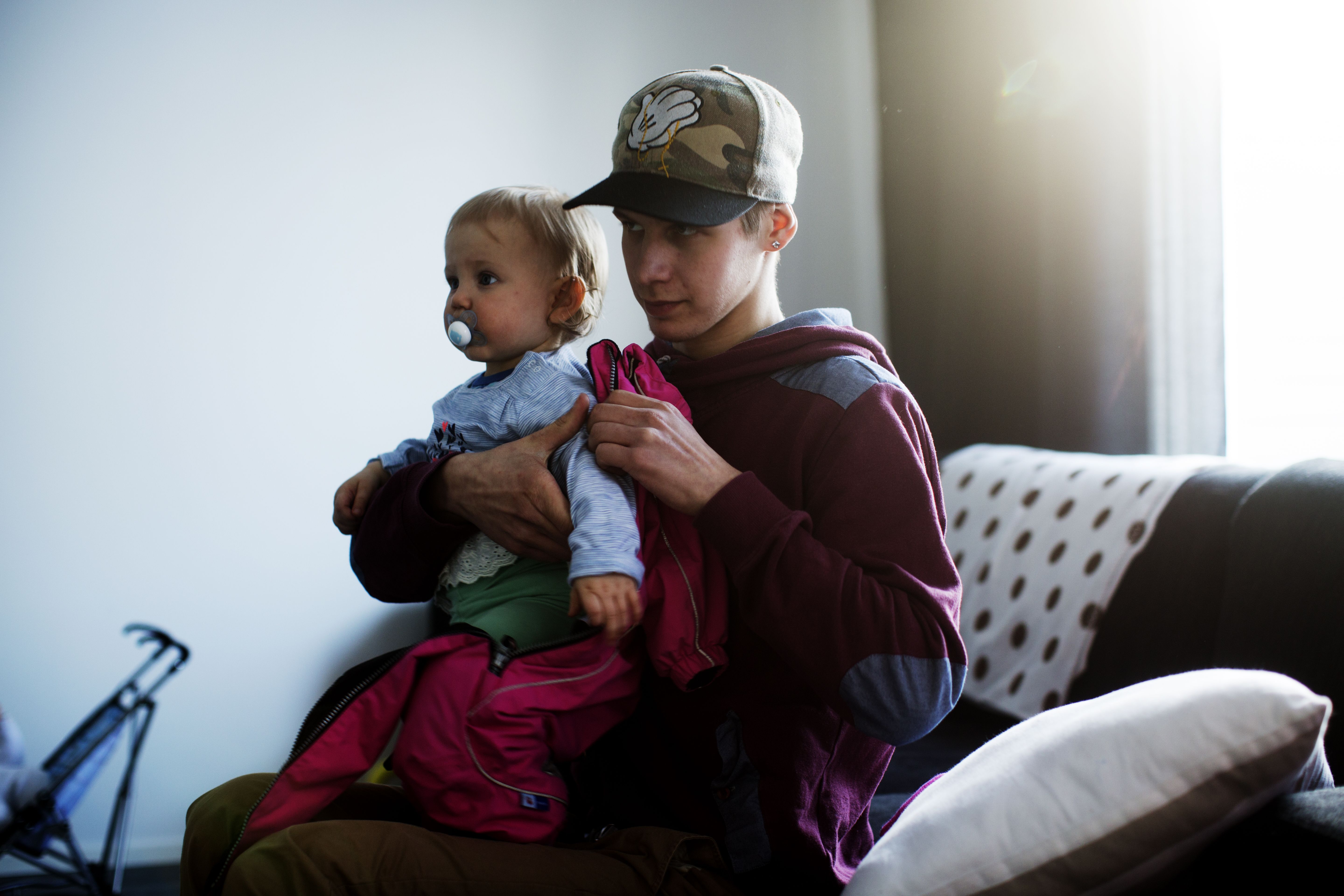 Aluksi Santeria jännitti pukea Vanessaa. Nyt se jo sujuu.